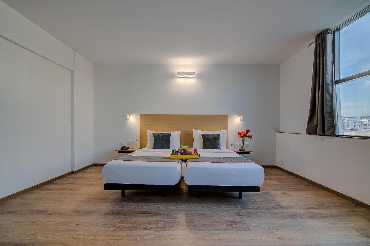 Hotel Oyo Townhouse 42 Urvashi Theatre Chennai Esterno foto