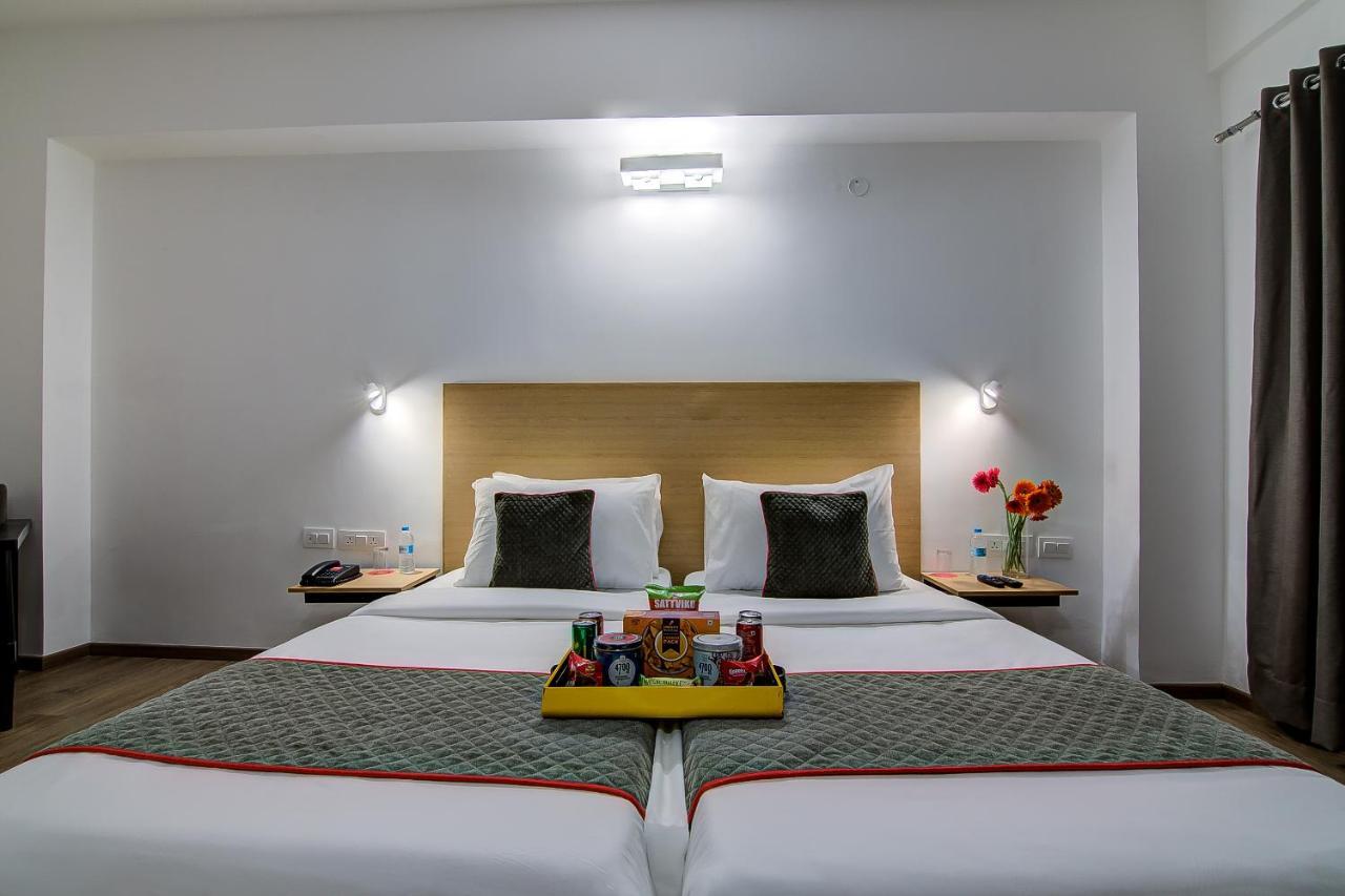 Hotel Oyo Townhouse 42 Urvashi Theatre Chennai Esterno foto