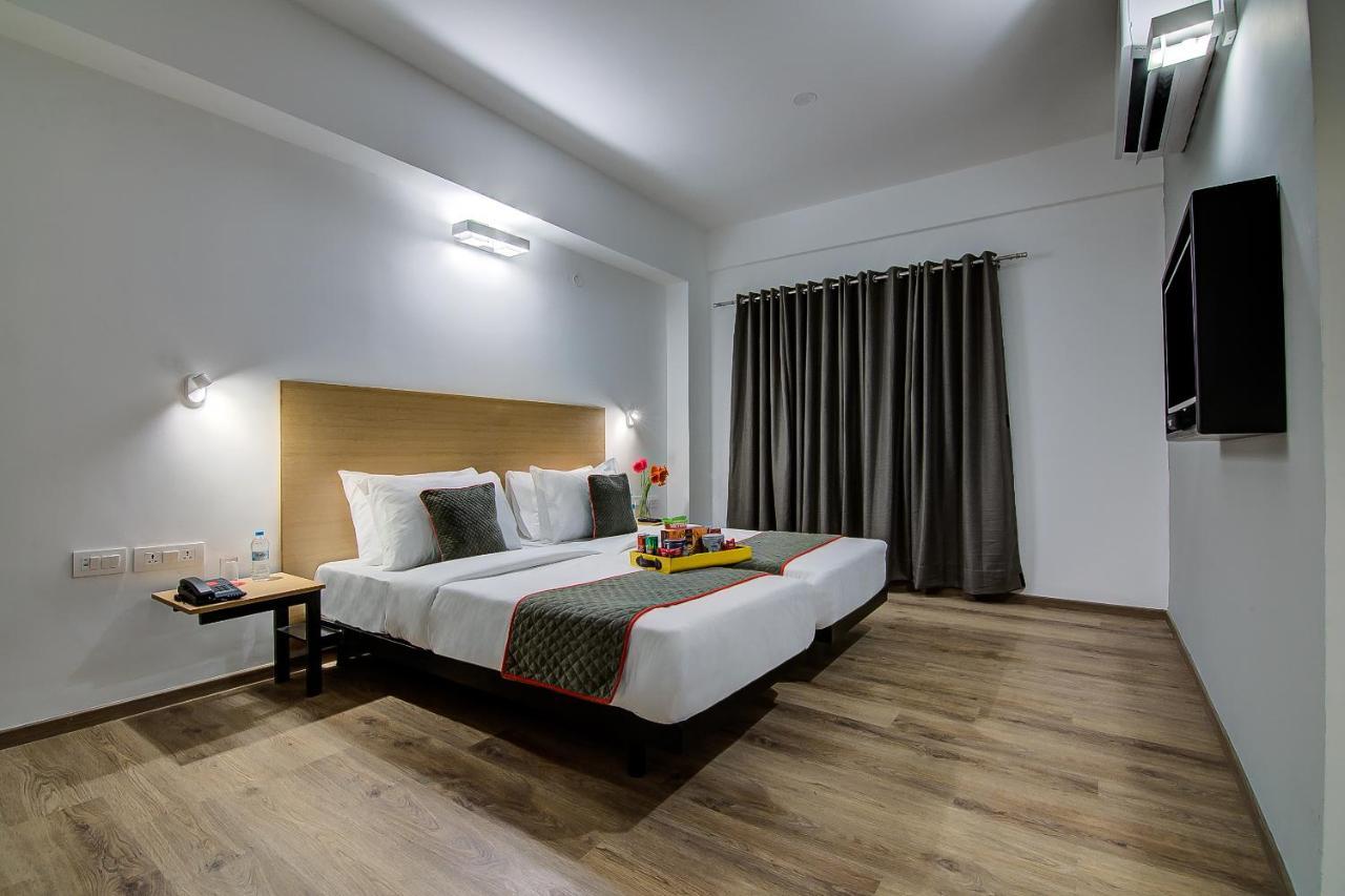 Hotel Oyo Townhouse 42 Urvashi Theatre Chennai Esterno foto