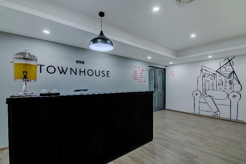Hotel Oyo Townhouse 42 Urvashi Theatre Chennai Esterno foto