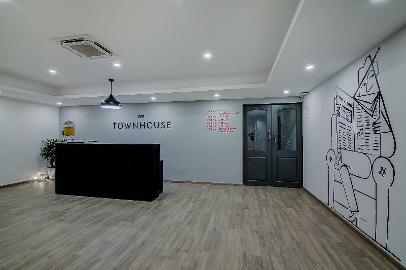 Hotel Oyo Townhouse 42 Urvashi Theatre Chennai Esterno foto
