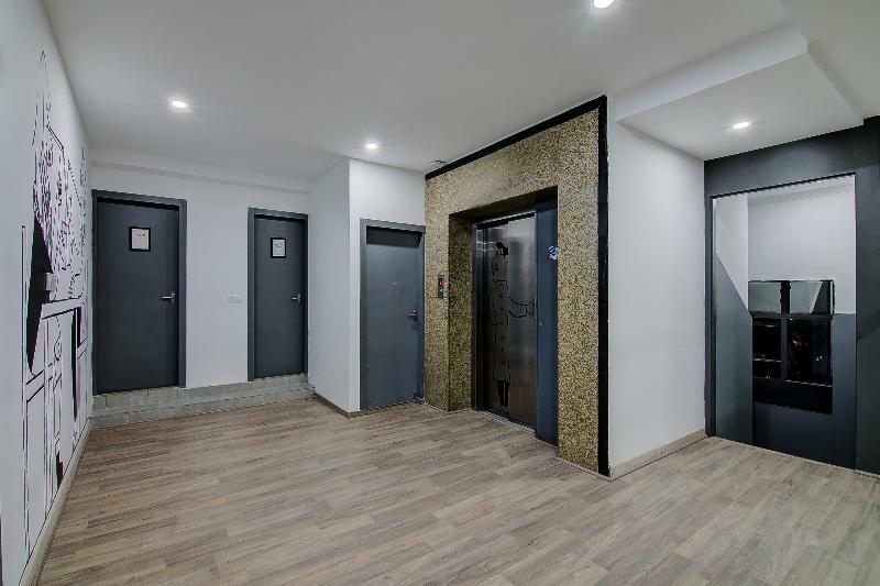 Hotel Oyo Townhouse 42 Urvashi Theatre Chennai Esterno foto