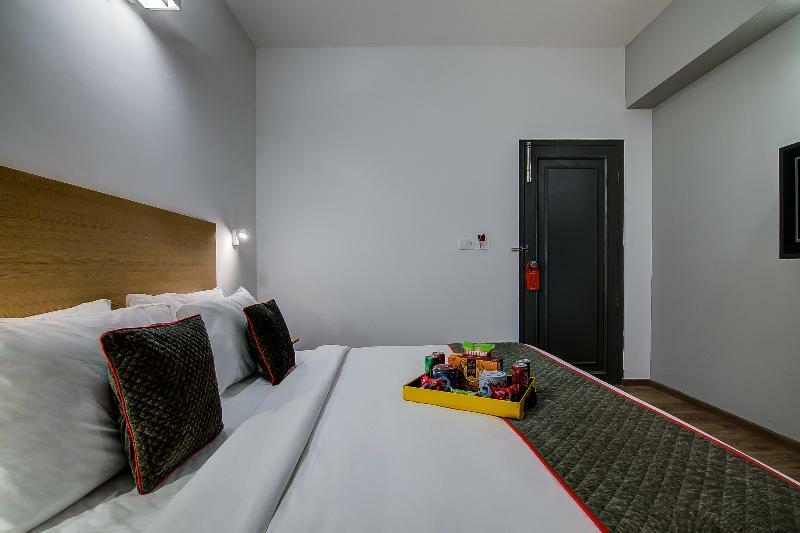 Hotel Oyo Townhouse 42 Urvashi Theatre Chennai Esterno foto