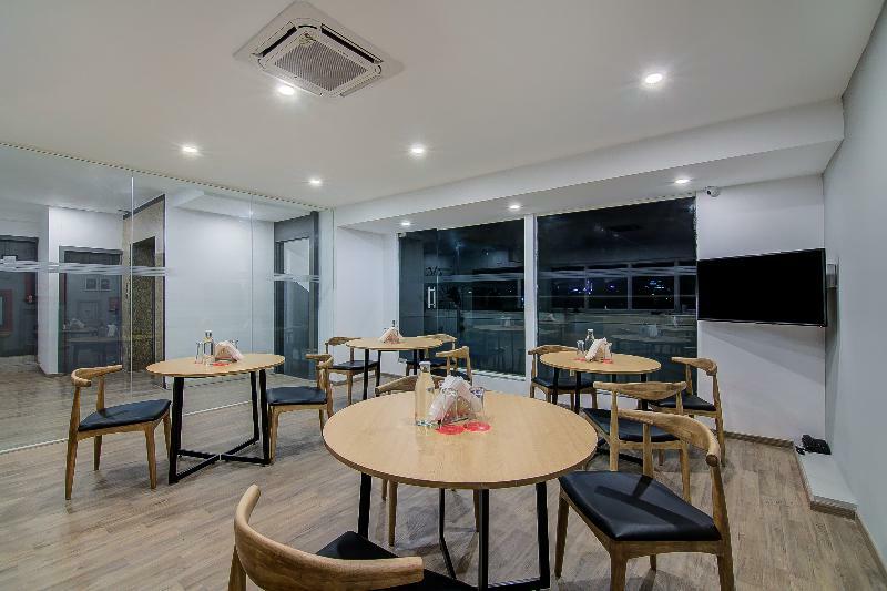 Hotel Oyo Townhouse 42 Urvashi Theatre Chennai Esterno foto