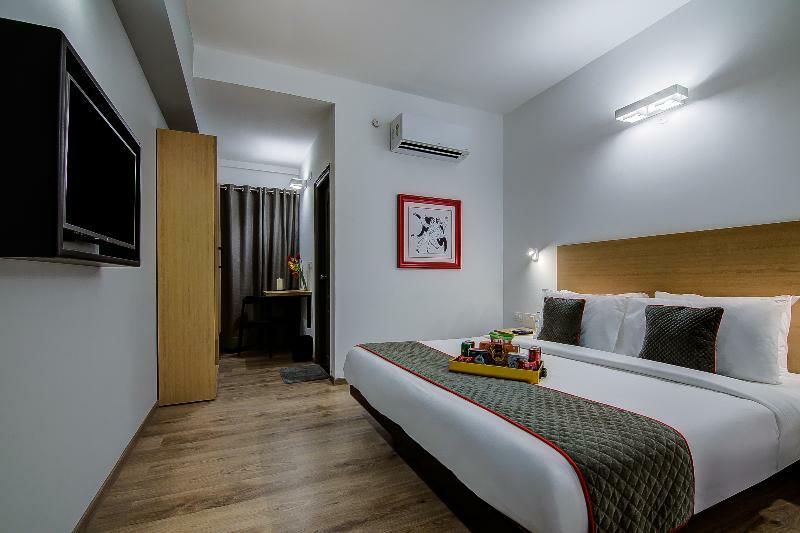 Hotel Oyo Townhouse 42 Urvashi Theatre Chennai Esterno foto