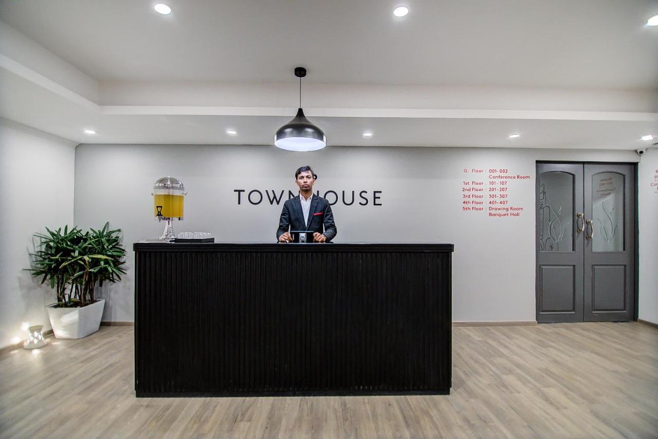 Hotel Oyo Townhouse 42 Urvashi Theatre Chennai Esterno foto