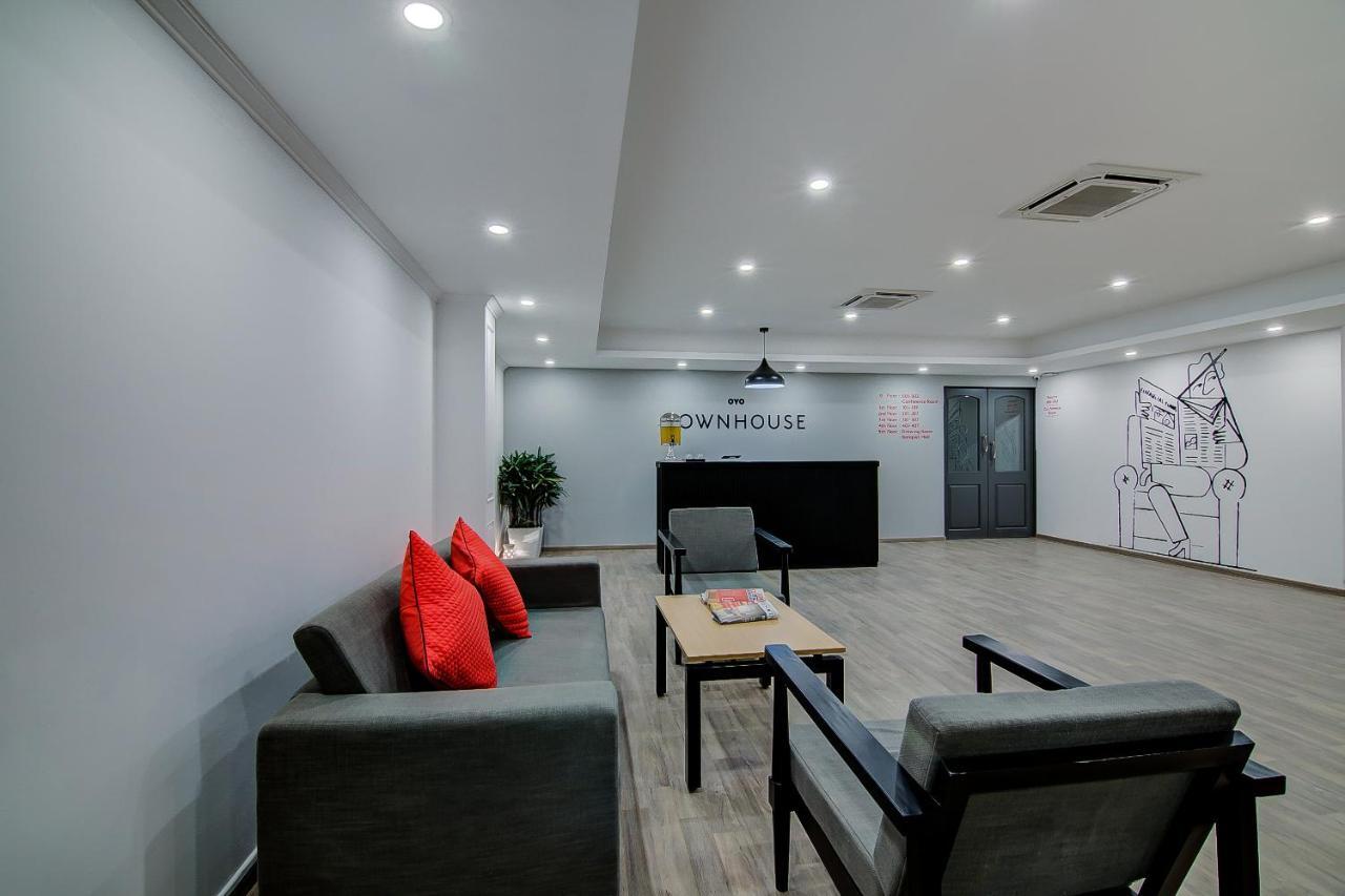 Hotel Oyo Townhouse 42 Urvashi Theatre Chennai Esterno foto