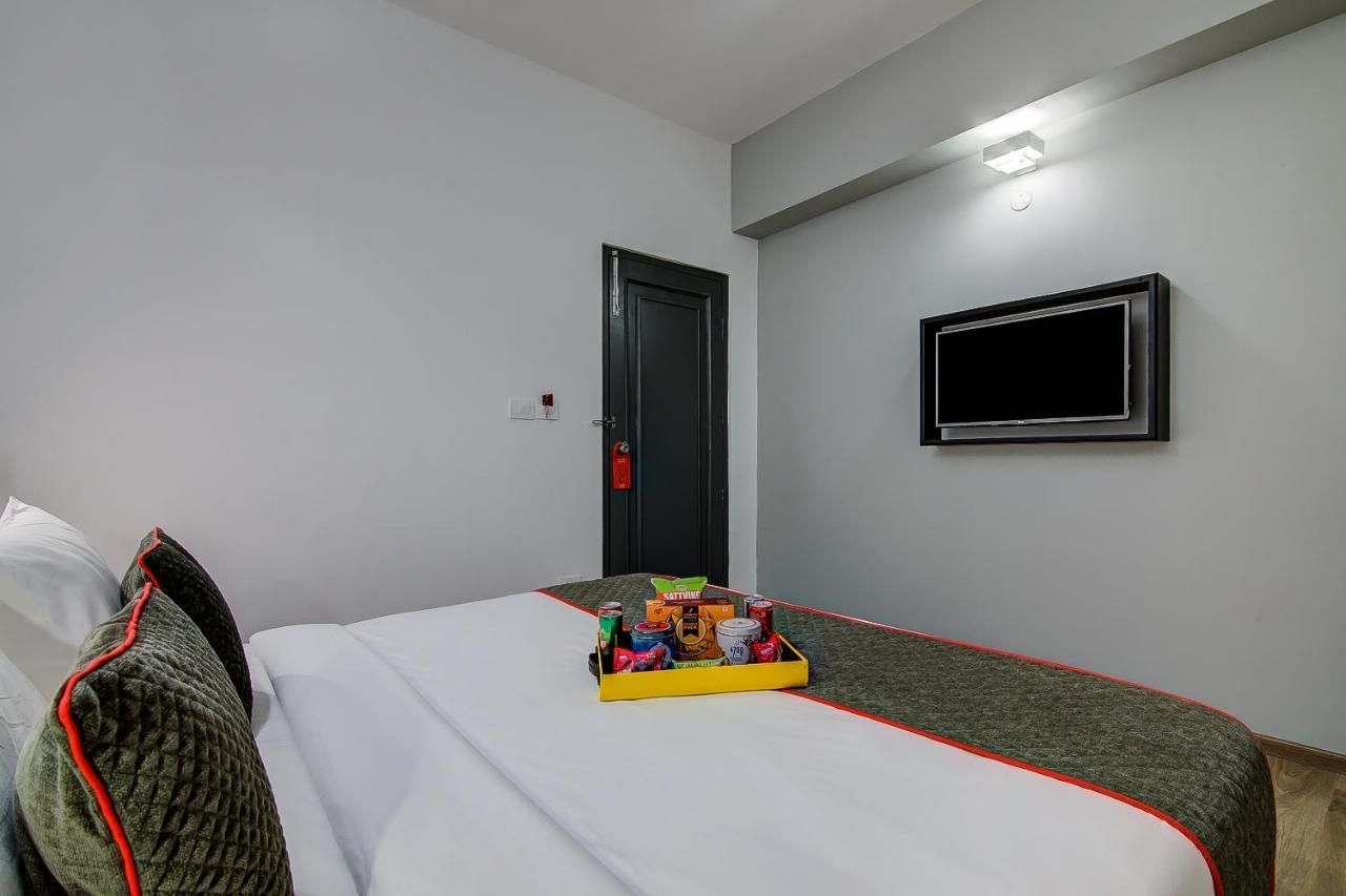 Hotel Oyo Townhouse 42 Urvashi Theatre Chennai Esterno foto